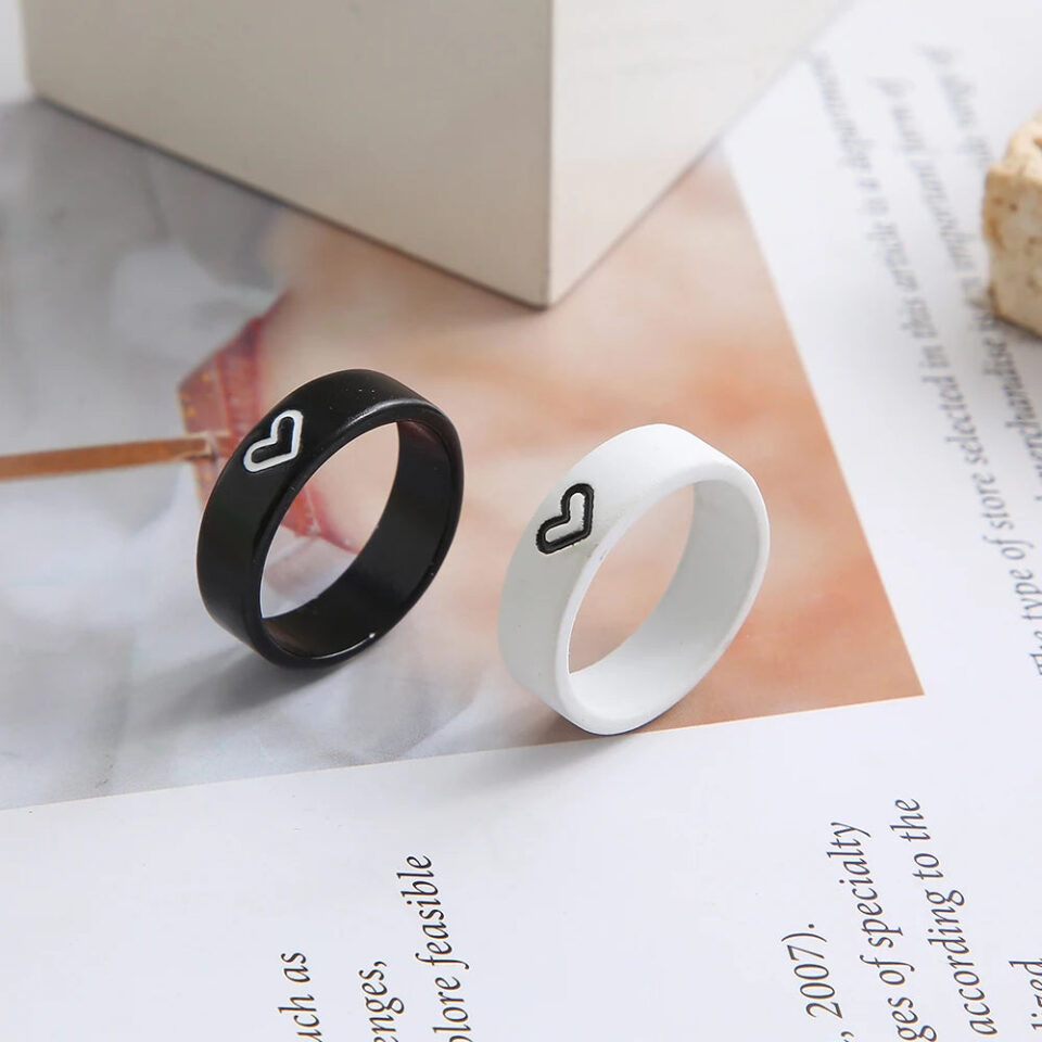2Pcs-Retro-Love-Heart-Ring-Set-Hiphop-Black-White-Color-Rings-Ring-Fashion-Heart-Ring-Female_0ebadf6e-3f56-4ae4-9922-e146755c450f